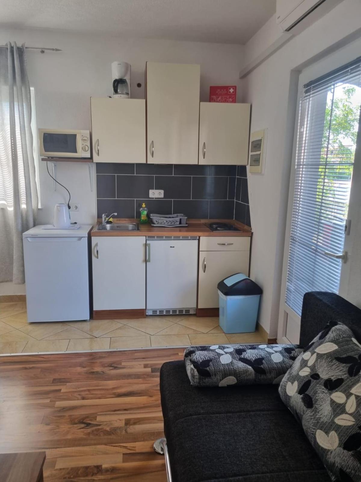 Ferienwohnung Santoni Vir Exterior foto