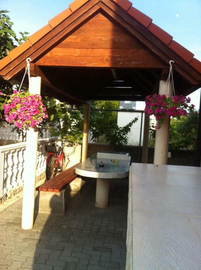 Ferienwohnung Santoni Vir Exterior foto
